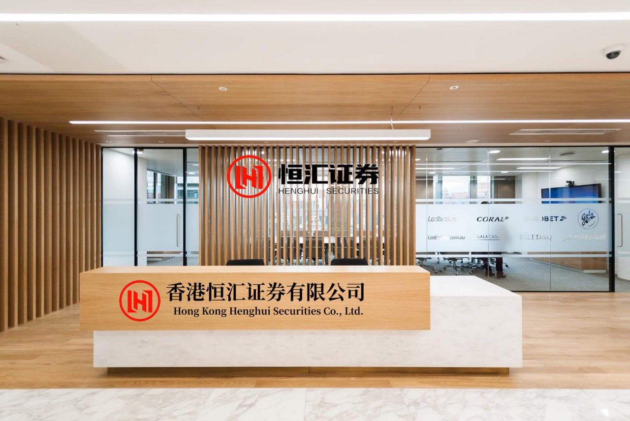 倍倍网 死因也太羞耻了！迪拜王子拉希德每天过着奢侈的生活，跑车别墅一应俱全，最令人羡慕的是，拉希德还有强壮的身体，曾经获得两次亚运会马术冠军，可他却在2015年暴毙而亡，年仅33岁，更加震惊的是，医生怀疑他可能死于纵欲过度……那种最极致的奢华背后，往往藏着最经不起推敲的荒唐。2015年9月...